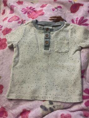 Nicole Miller Cream Speckled Short Sleeve Henley Tee with Gray Trim